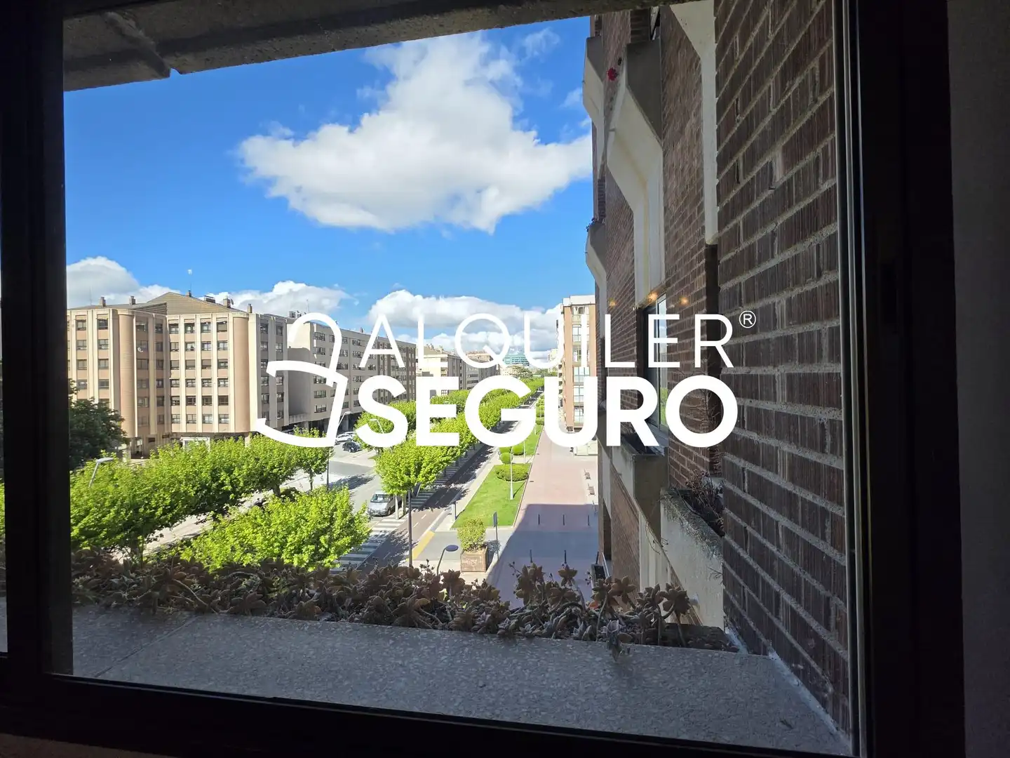 Außenansicht von Wohnung zur Miete in Burgos mit Heizung, Terrasse und Möbliert