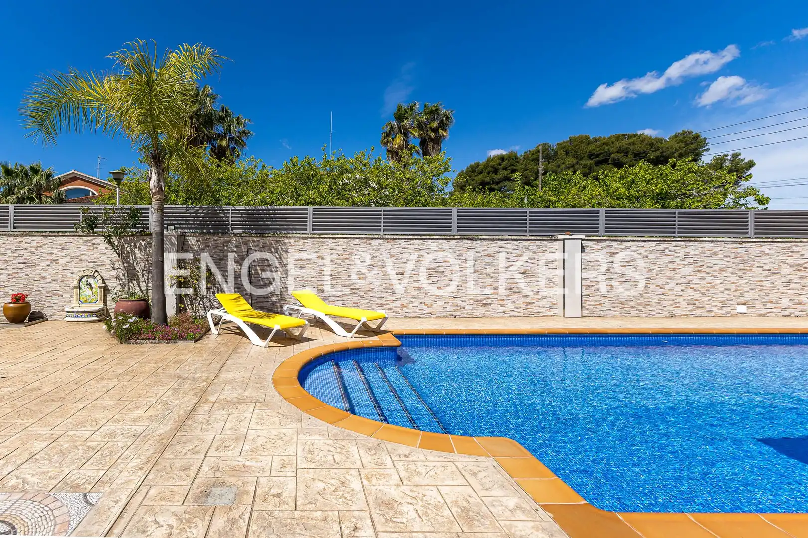 Swimming pool of Houses for sale in Roda de Berà  with Air Conditioner, Heating and Private garden