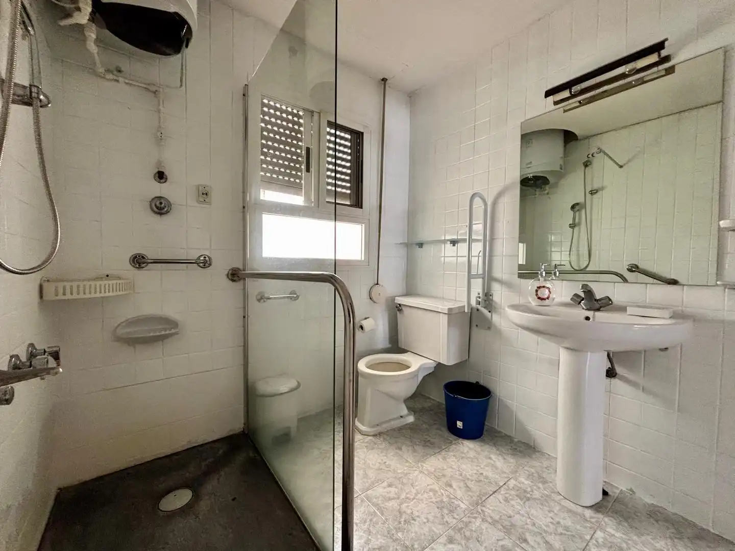 Baño de Piso en venta en Gandia con Calefacción, Terraza y Balcón