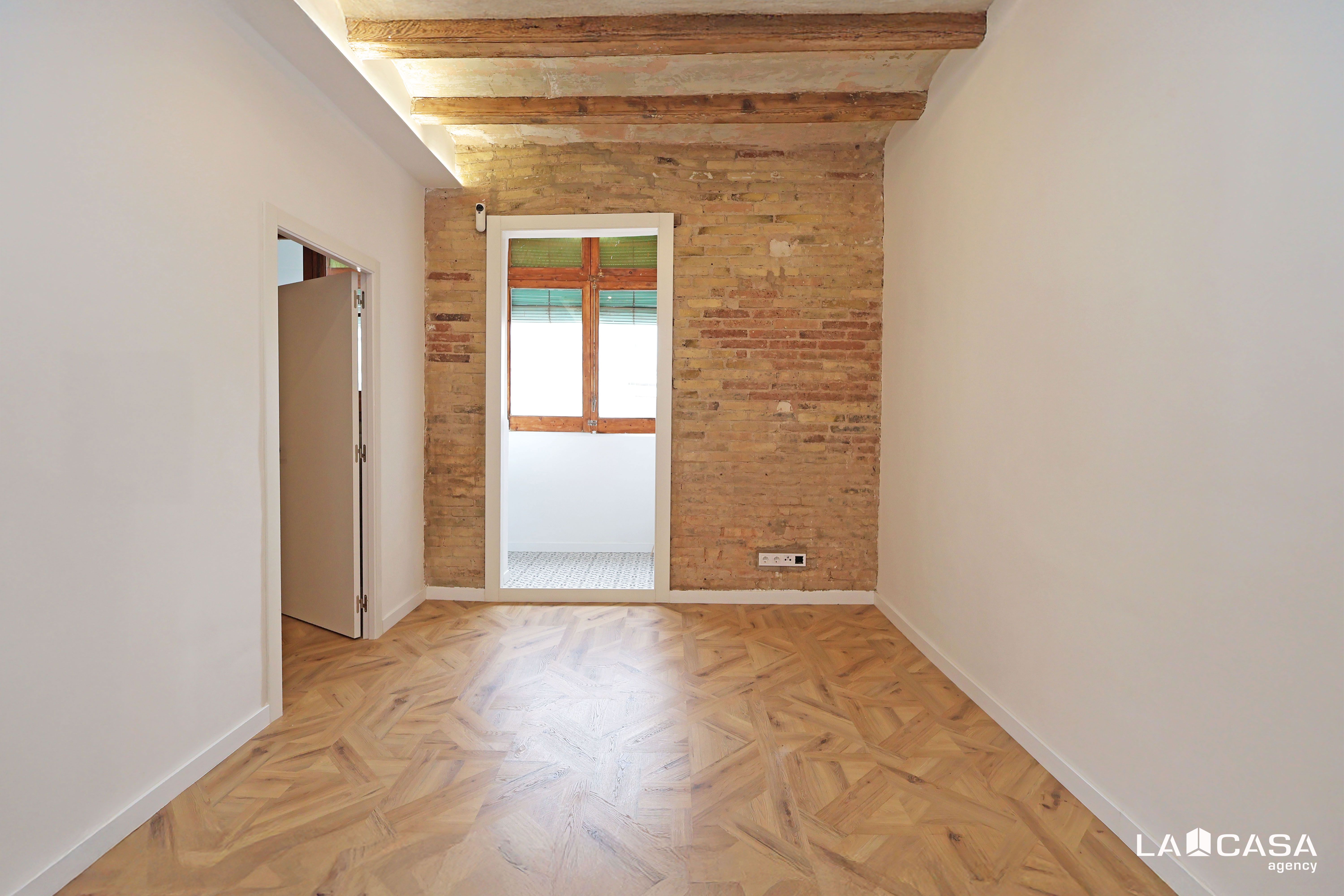 Piso en venta en L'Hospitalet de Llobregat con Balcón