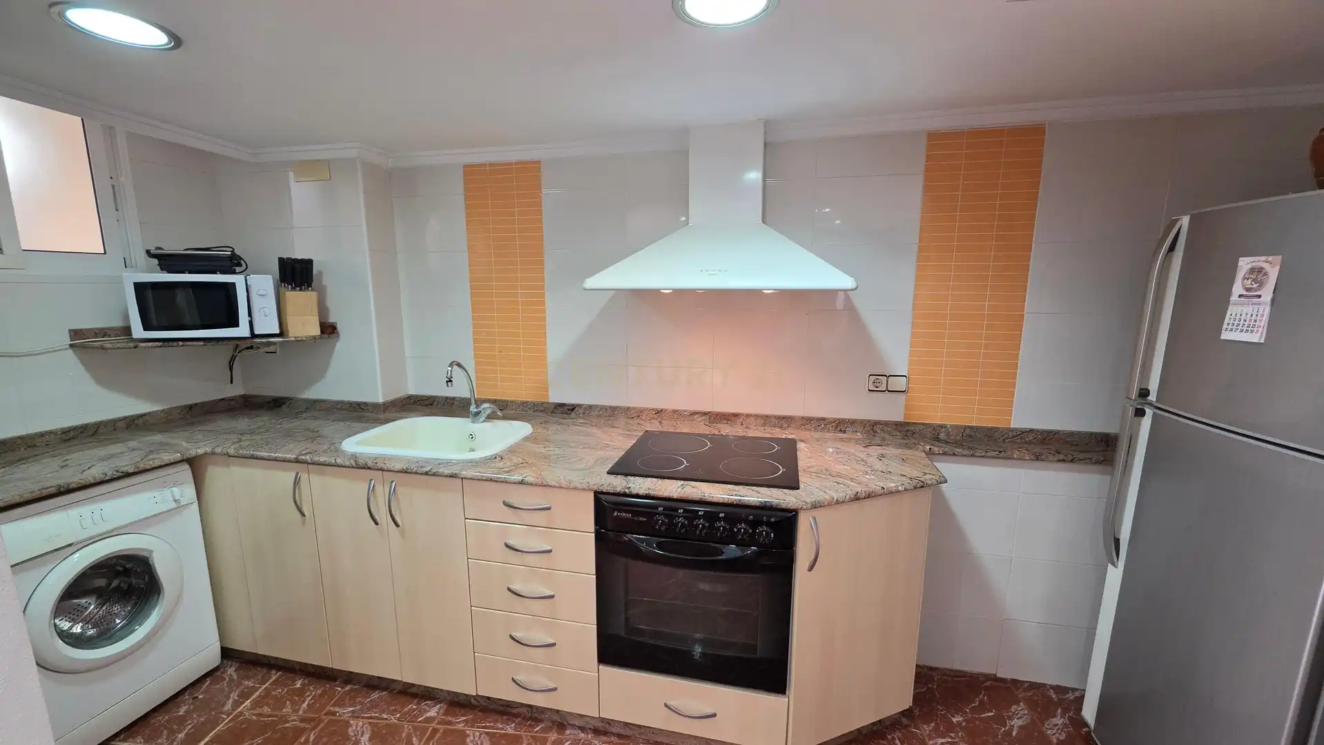Cuina de Casa adosada en venda en Gátova amb Forn, Microones i Balcó
