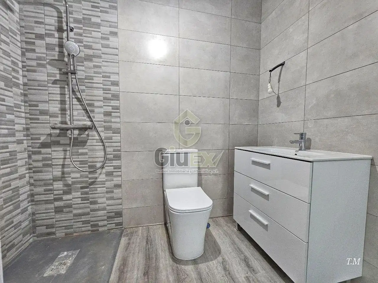 Bathroom of Apartments for sale in Cáceres  with Air Conditioner, Heating and Furnished