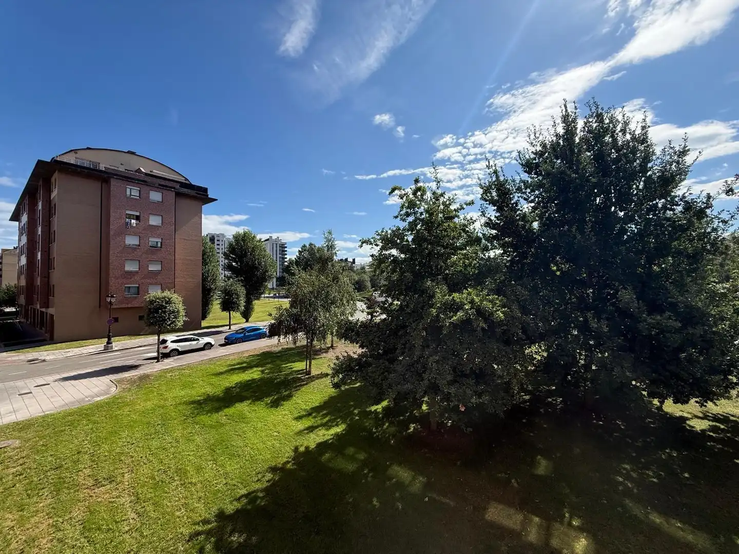 Vista exterior de Pis en venda en Oviedo  amb Calefacció, Jardí privat i Traster