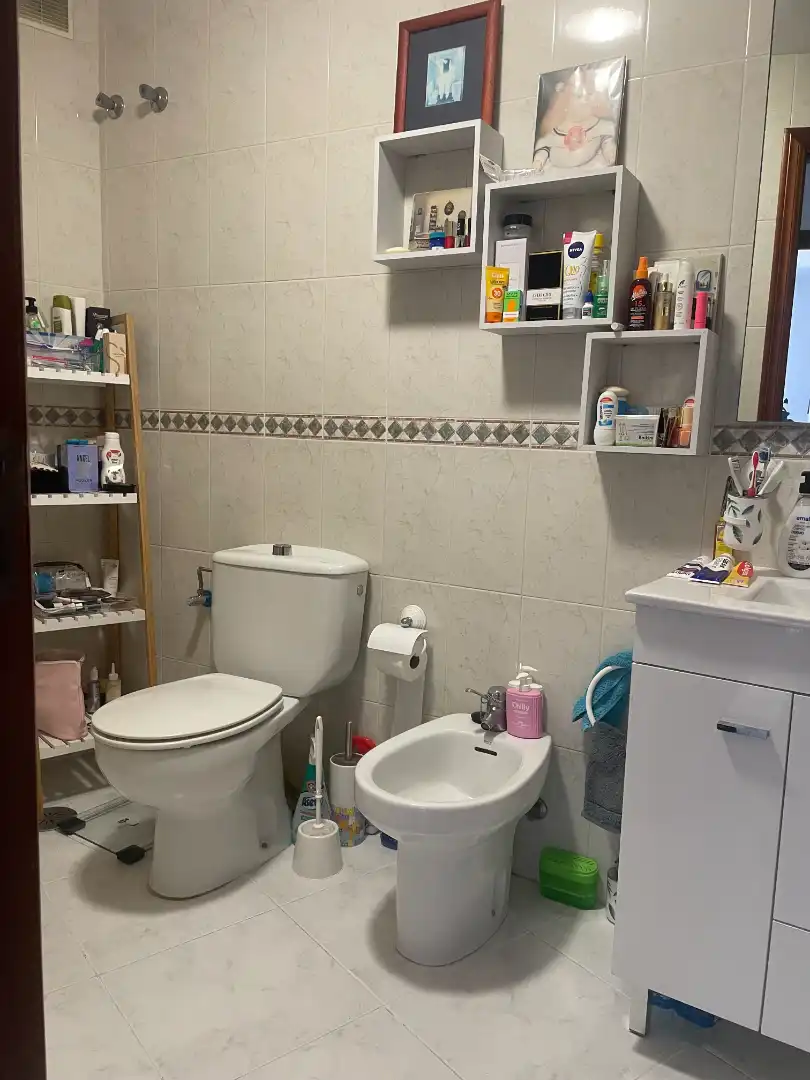 Bany de Pis en venda en Cangas  amb Calefacció, Traster i Moblat