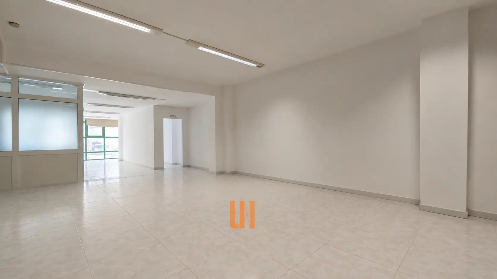 Oficina de lloguer a Avenida Quinta, 213, Mesoiro