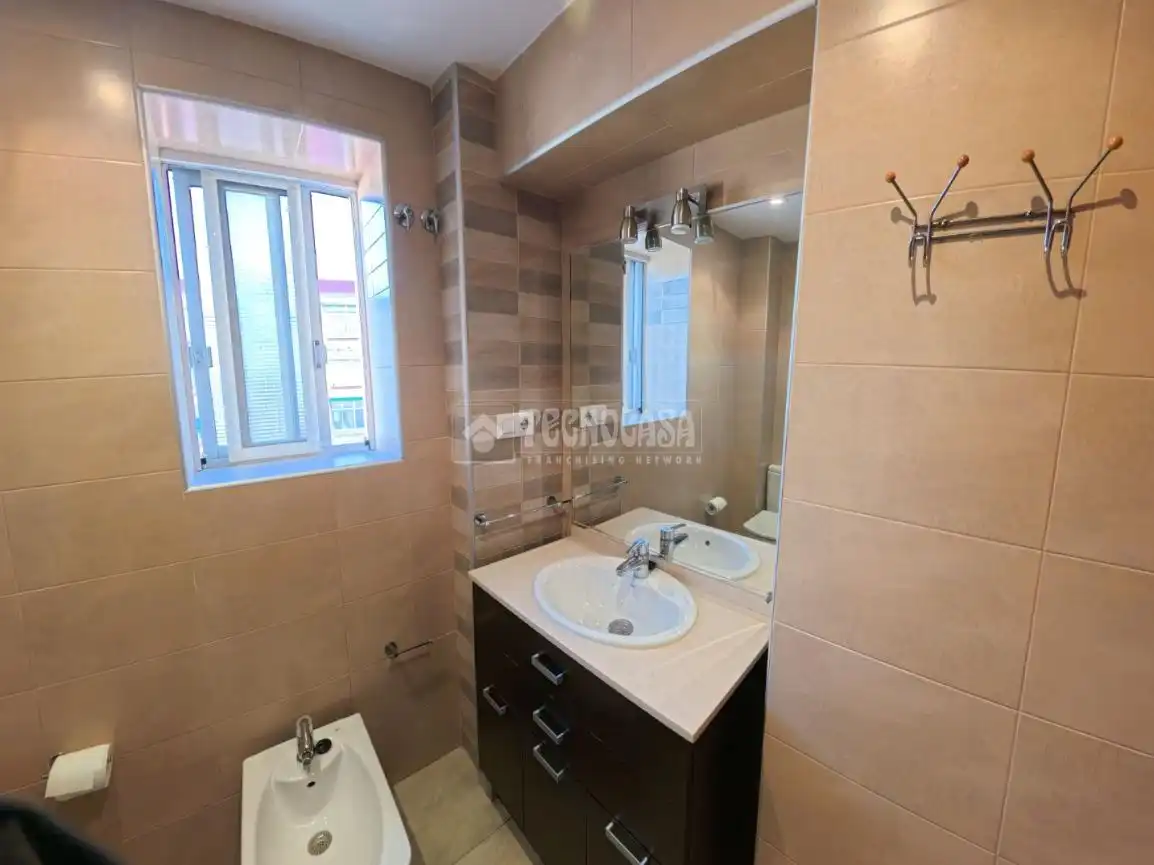 Baño de Piso en venta en Alicante / Alacant con Terraza y Balcón