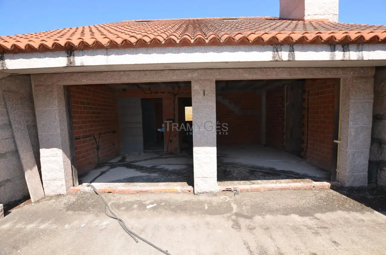 Vista exterior de Casa o xalet en venda en Redondela amb Jardí privat, Terrassa i Traster