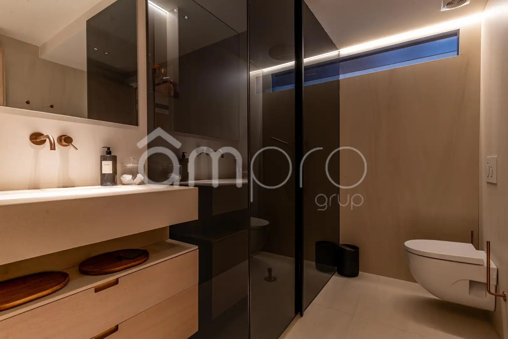 Badezimmer von Wohnung zum Verkauf in Salou mit Klimaanlage, Heizung und Terrasse
