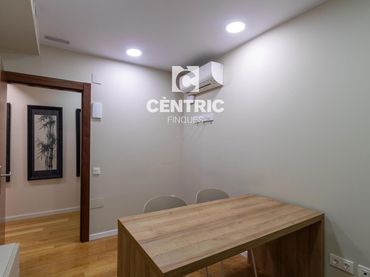 Oficina amb ascensor de lloguer a Centre