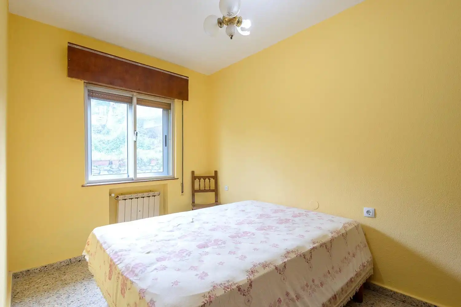 Dormitori de Casa adosada en venda en Oviedo  amb Calefacció, Terrassa i Traster