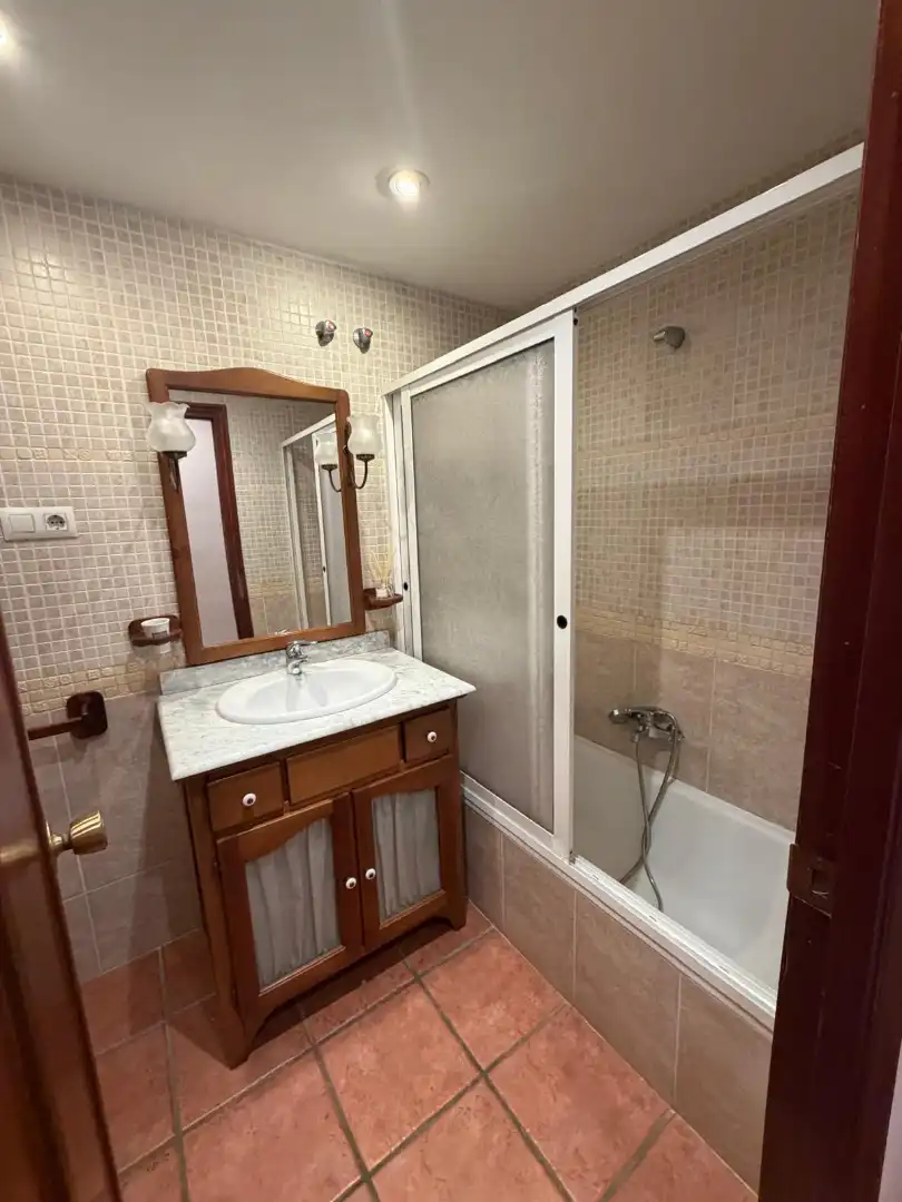 Baño de Piso en venta en Paterna con Aire acondicionado, Calefacción y Jardín privado
