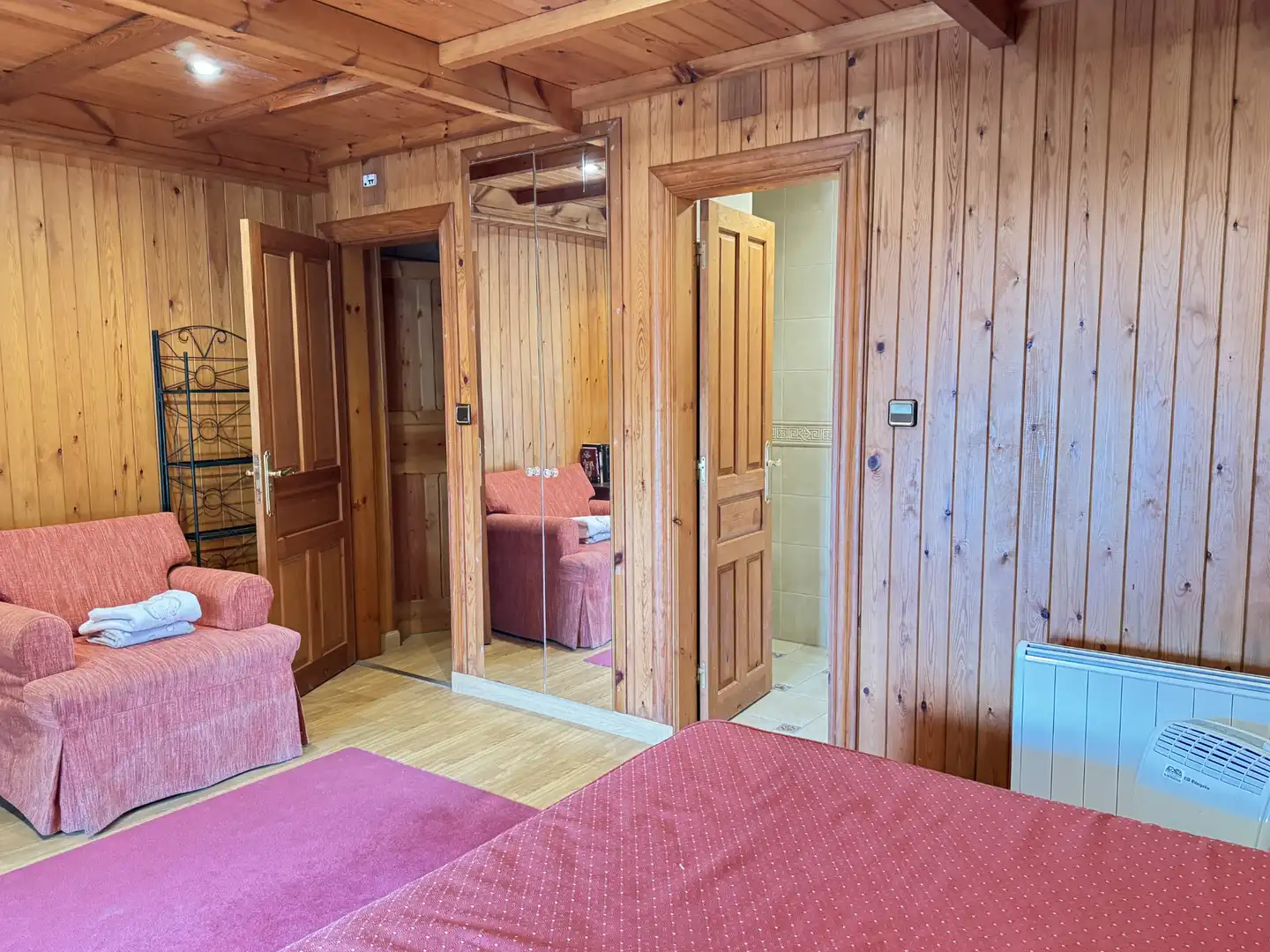 Dormitori de Casa o xalet en venda en Castrillón amb Calefacció, Jardí privat i Parquet