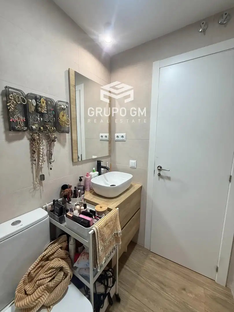 Bathroom of Flat for sale in Madrid  with Air Conditioner and Heating