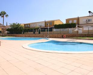 Schwimmbecken von Einfamilien-Reihenhaus miete in San Antonio de Benagéber mit Terrasse und Balkon