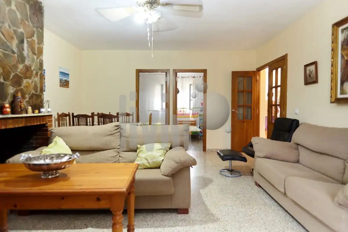 Sala d'estar de Casa o xalet en venda en Jaén amb Traster