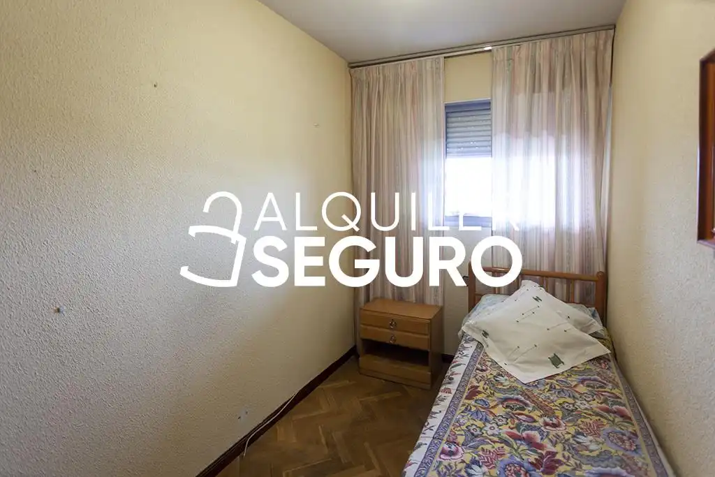 Dormitori de Pis de lloguer en Madrid amb Aire condicionat, Calefacció i Terrassa
