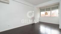 Bedroom of Flat for sale in  Madrid Capital  with Air Conditioner