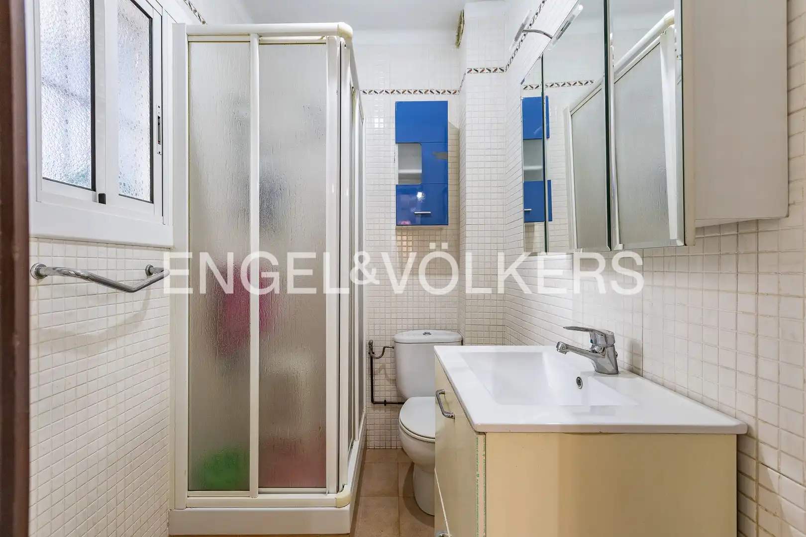 Baño de Piso en venta en Barcelona con Calefacción y Terraza