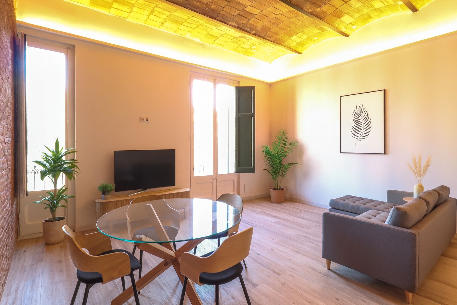 Living room of Flat to rent in Girona Capital  with Air Conditioner, Heating and Parquet flooring