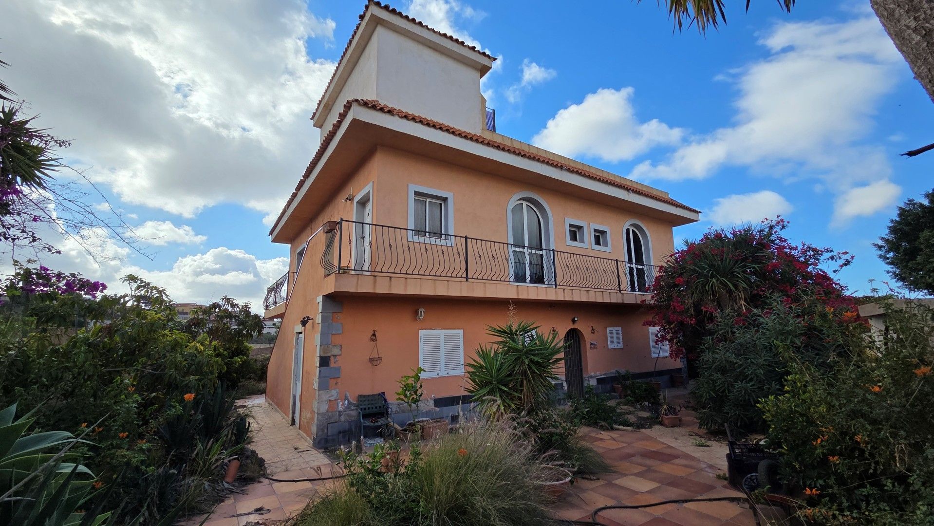 Vista exterior de Casa o xalet en venda en Arona amb Jardí privat