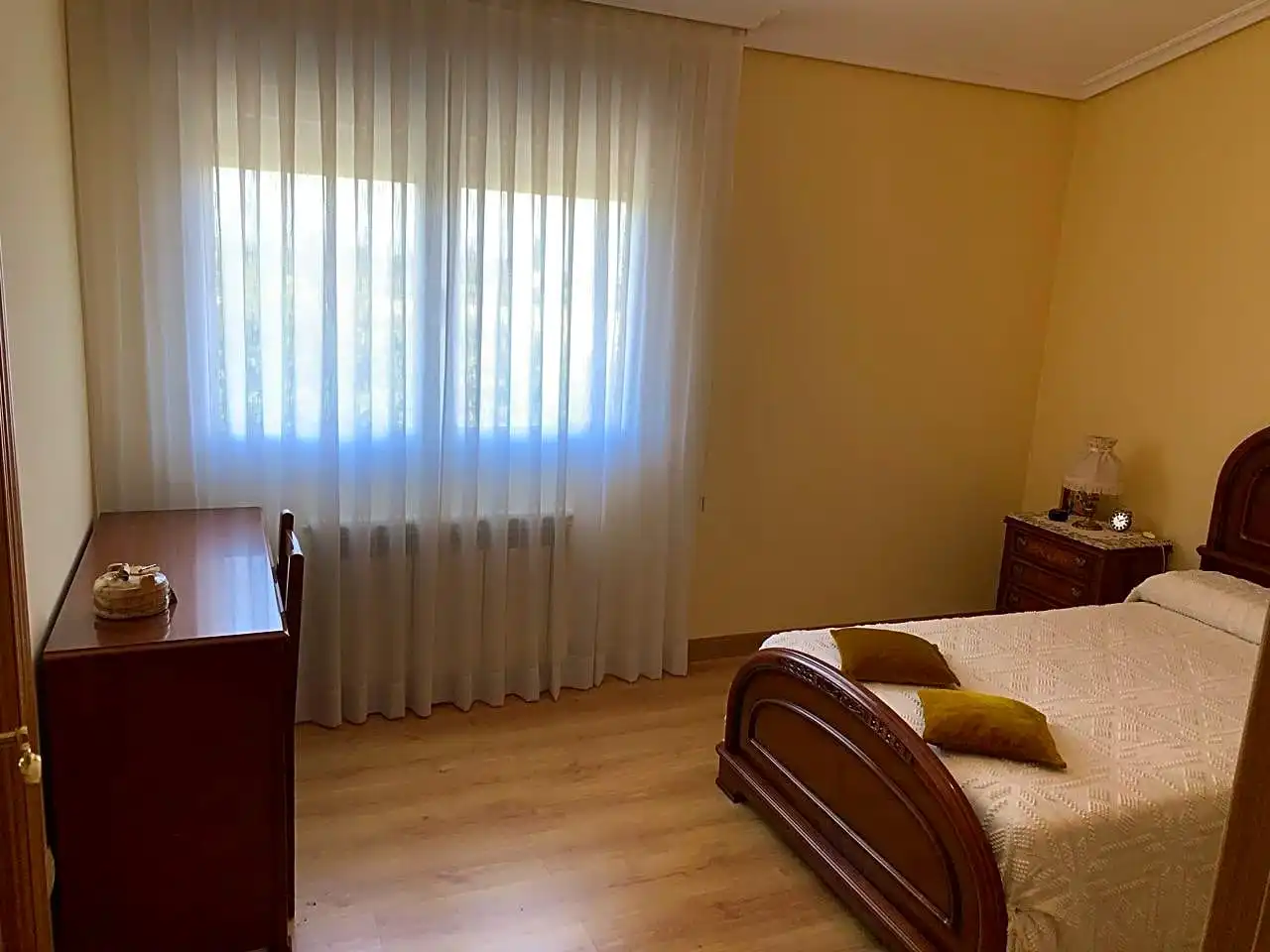 Dormitori de Casa o xalet en venda en  Logroño amb Calefacció, Parquet i Terrassa
