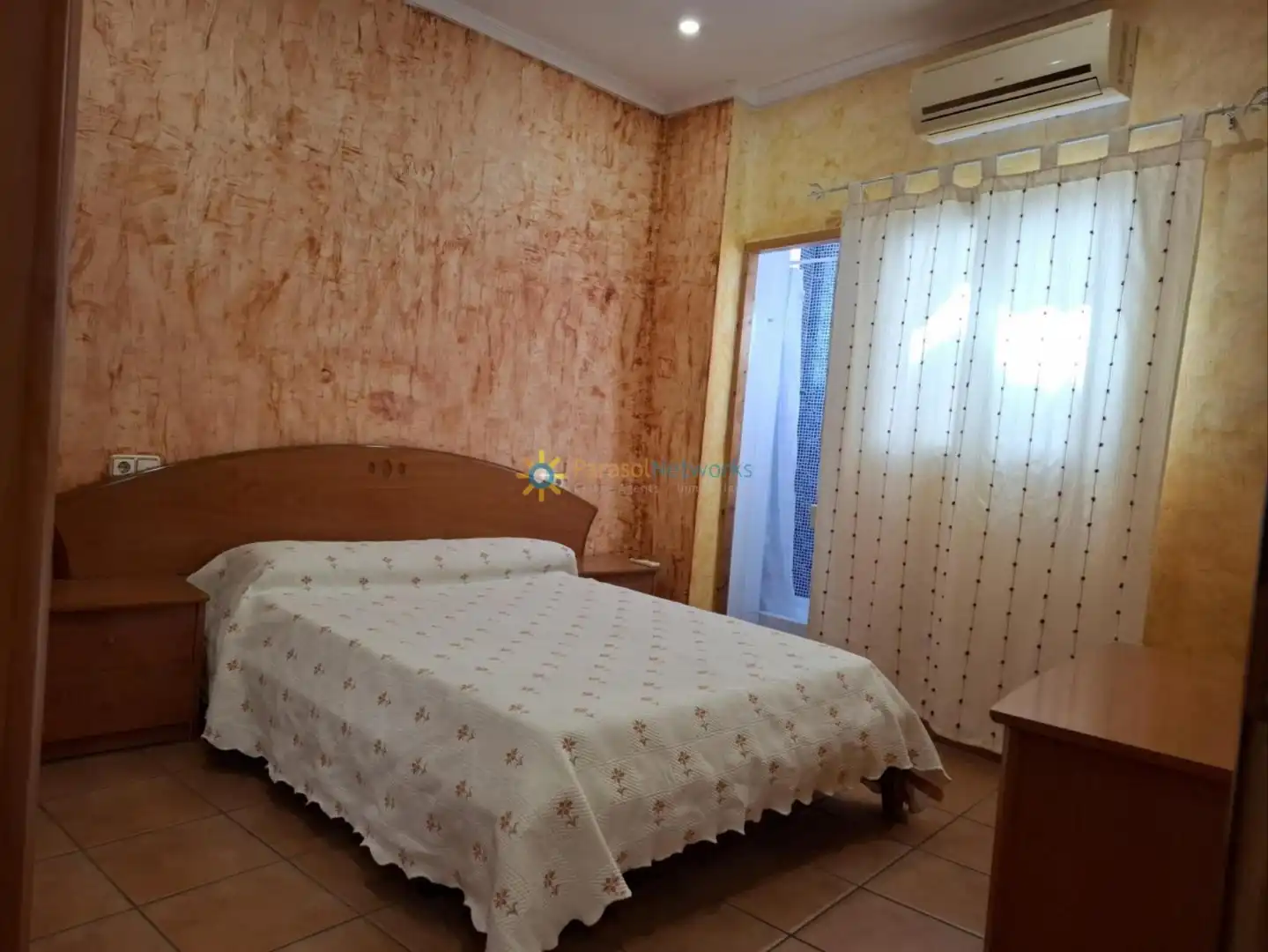 Dormitori de Casa adosada en venda en Oliva amb Aire condicionat i Terrassa