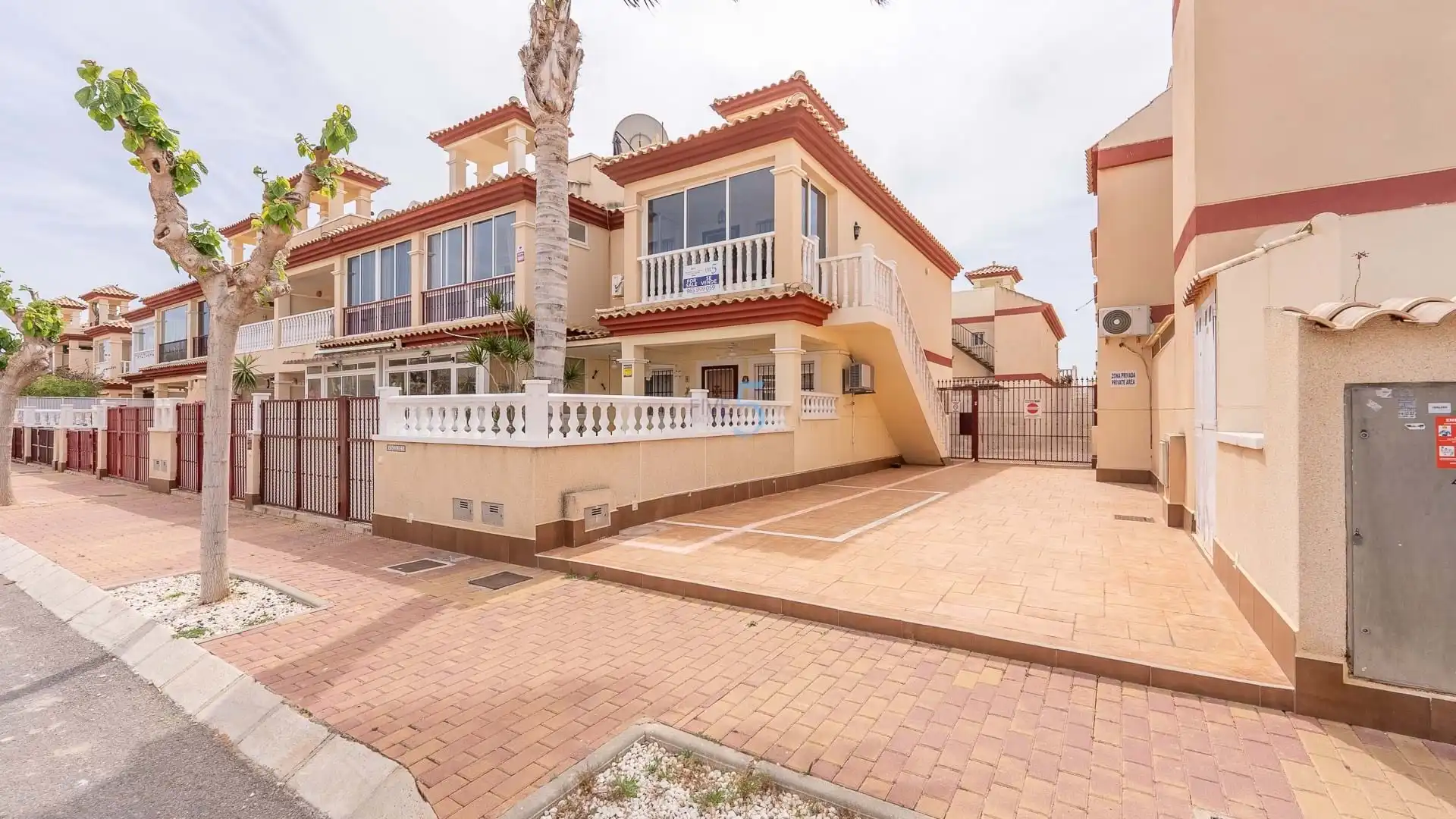Vista exterior de Piso en venta en San Pedro del Pinatar con Aire acondicionado, Calefacción y Piscina