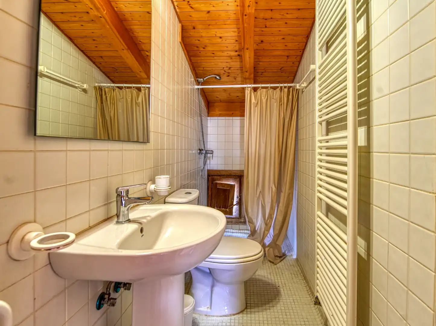 Baño de Casa adosada en venta en Gotarrendura con Calefacción, Amueblado y Jacuzzi