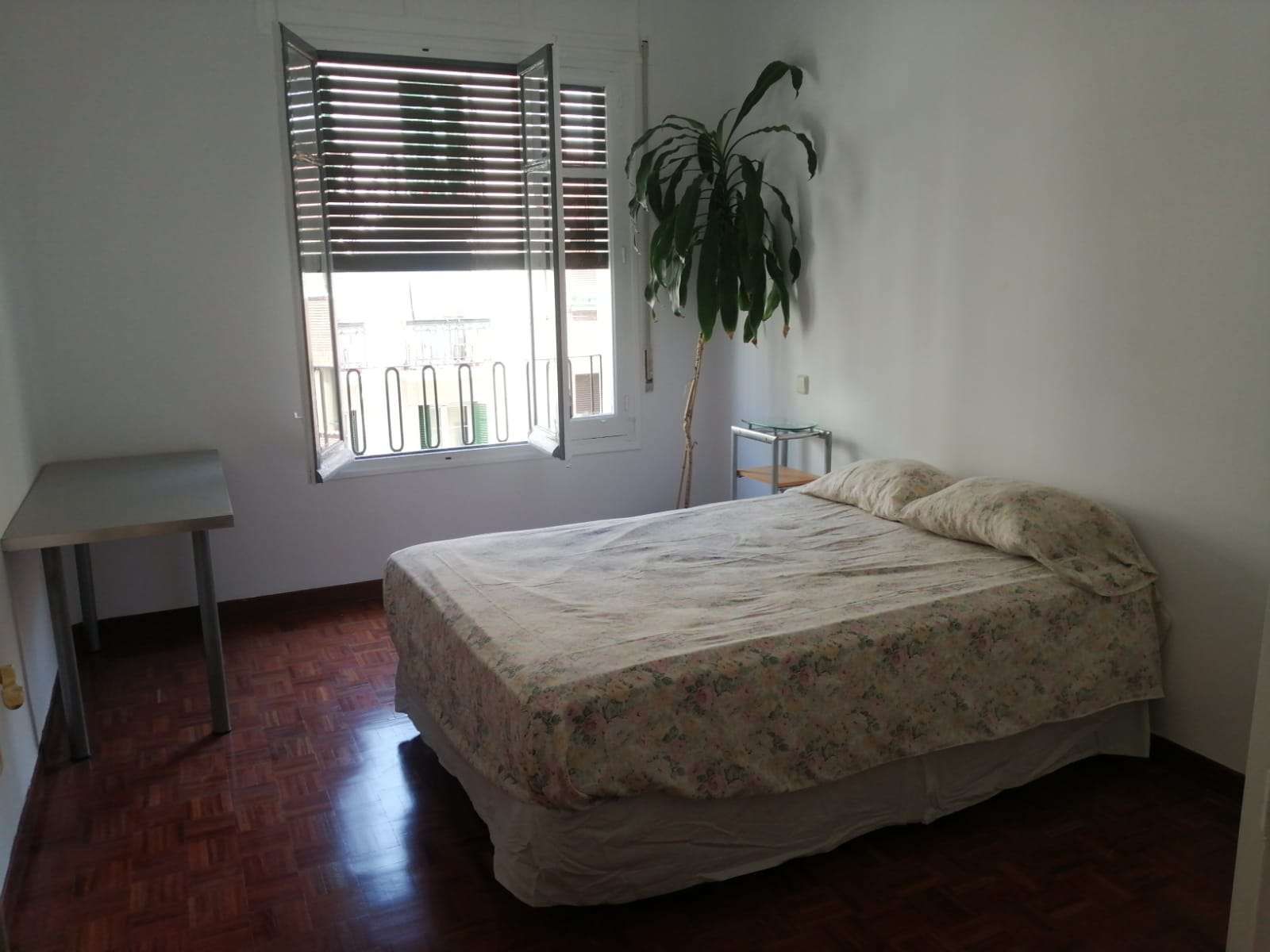 Bedroom of Flat for share in  Madrid Capital  with Air Conditioner and Terrace