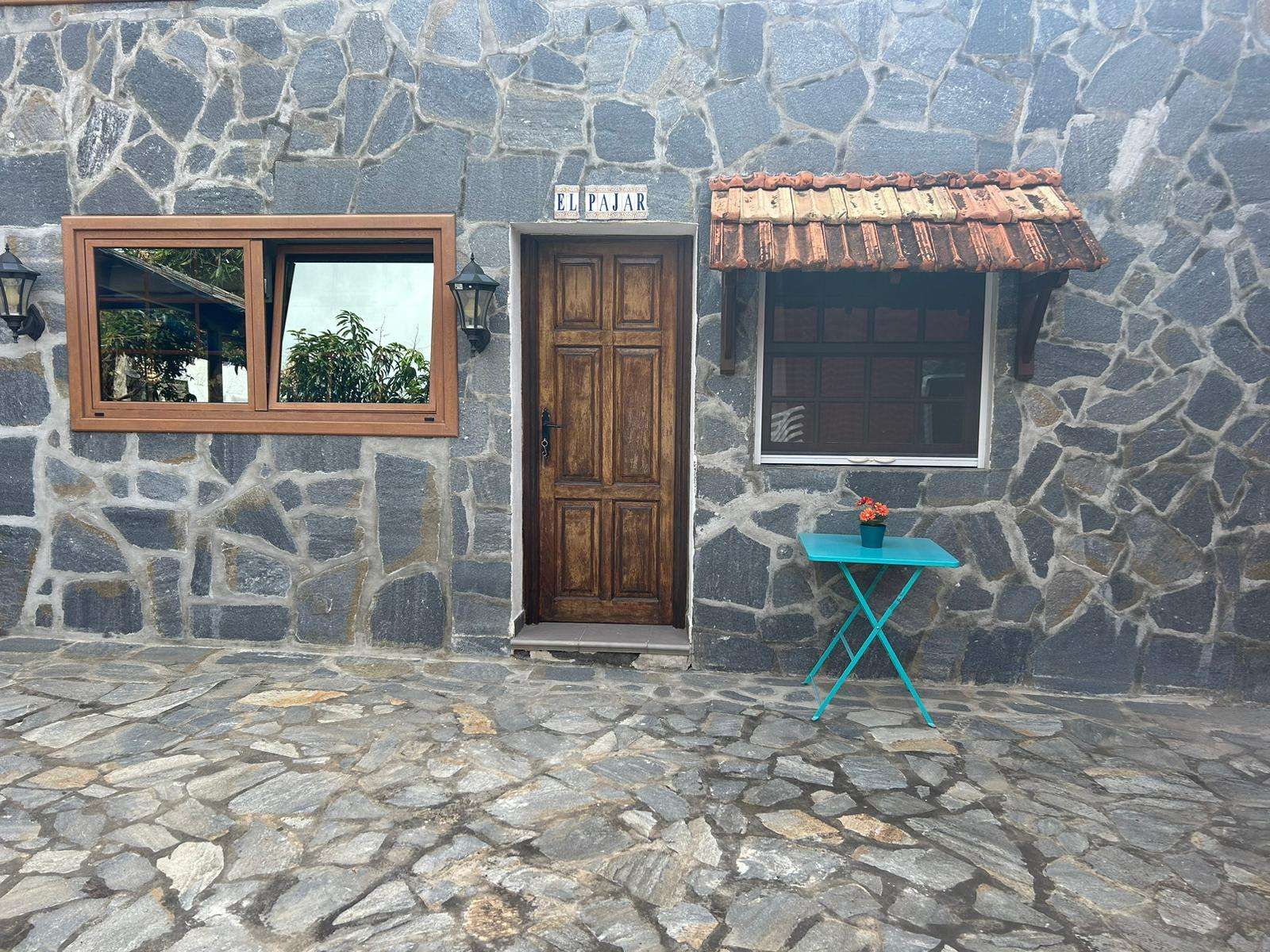 Vista exterior de Estudio para compartir en San Andrés y Sauces con Aire acondicionado, Terraza y Amueblado