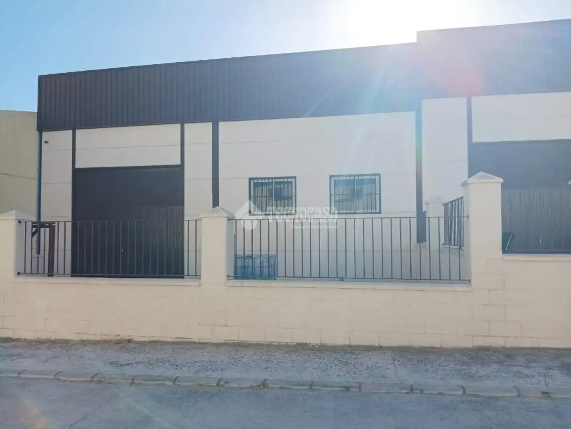 Local comercial de lloguer a Calle SEGADORES