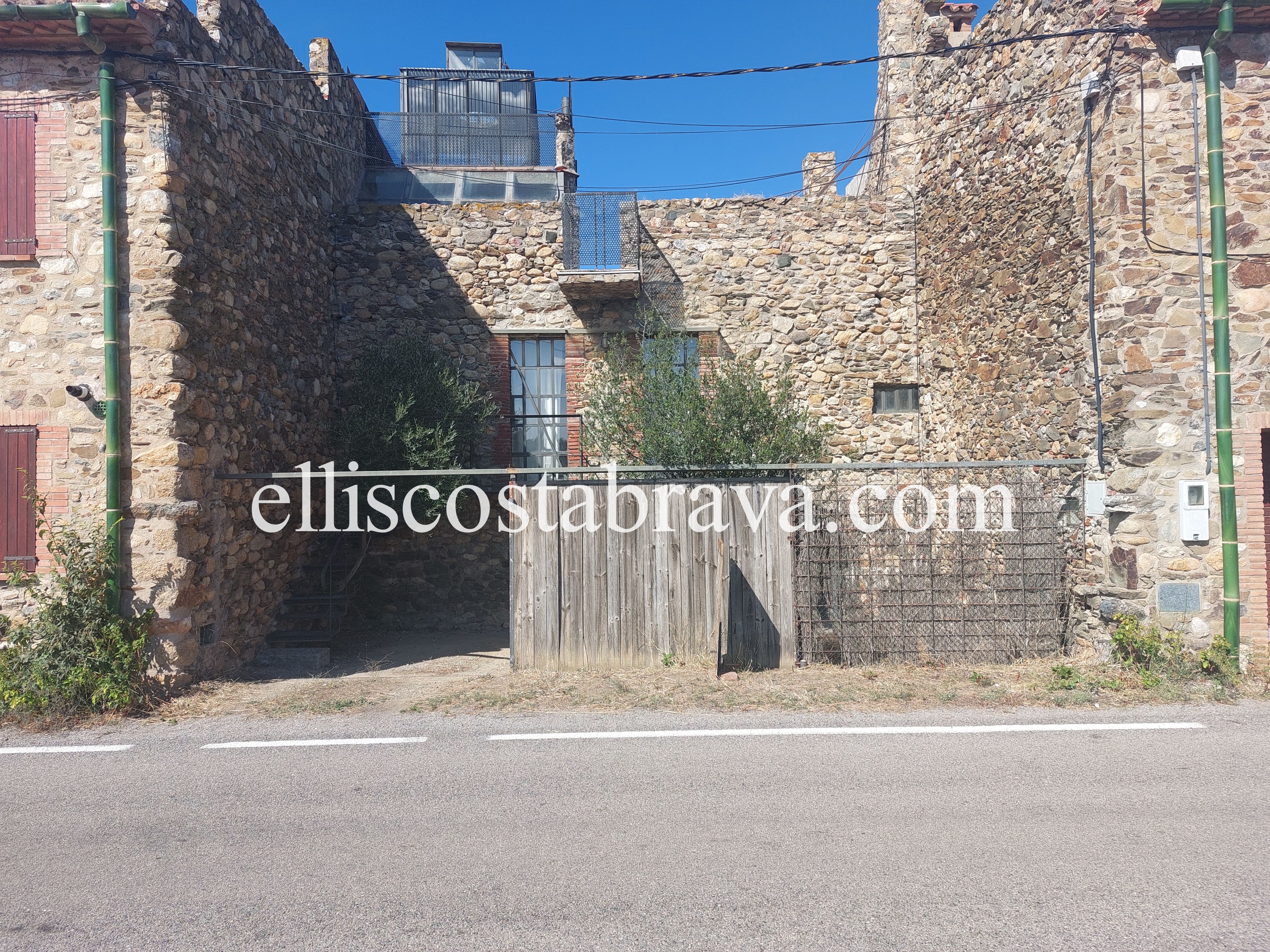 Single-family semi-detached for sale in Mollet de Peralada