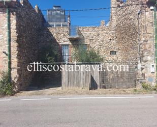 Casa adosada en venda a Mollet de Peralada