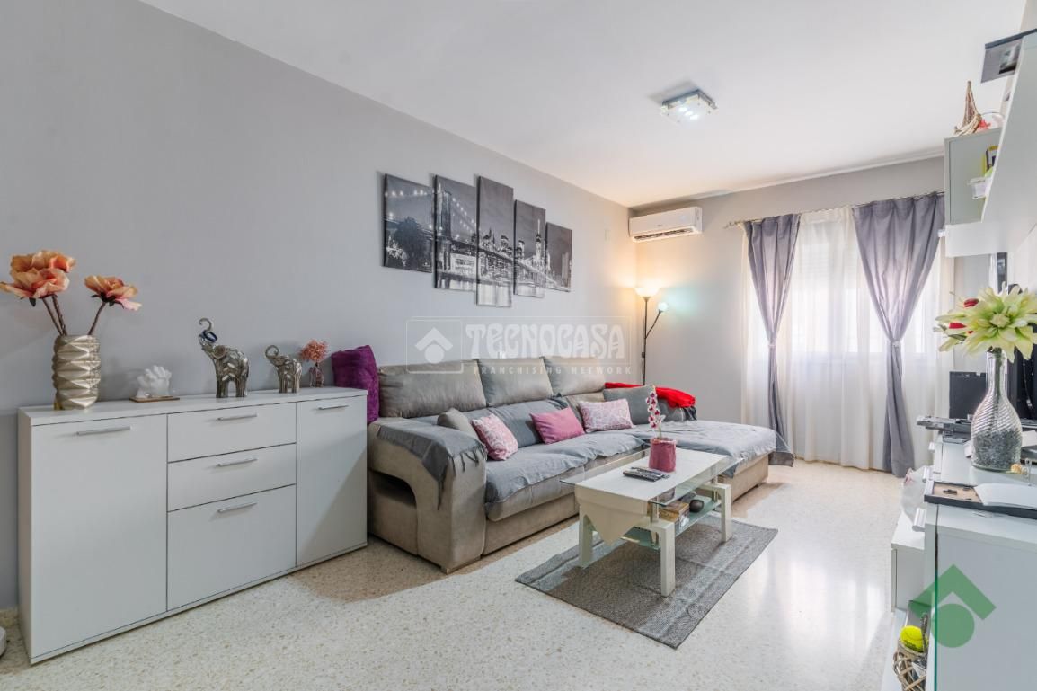 Sala d'estar de Pis en venda en Puerto Real amb Aire condicionat
