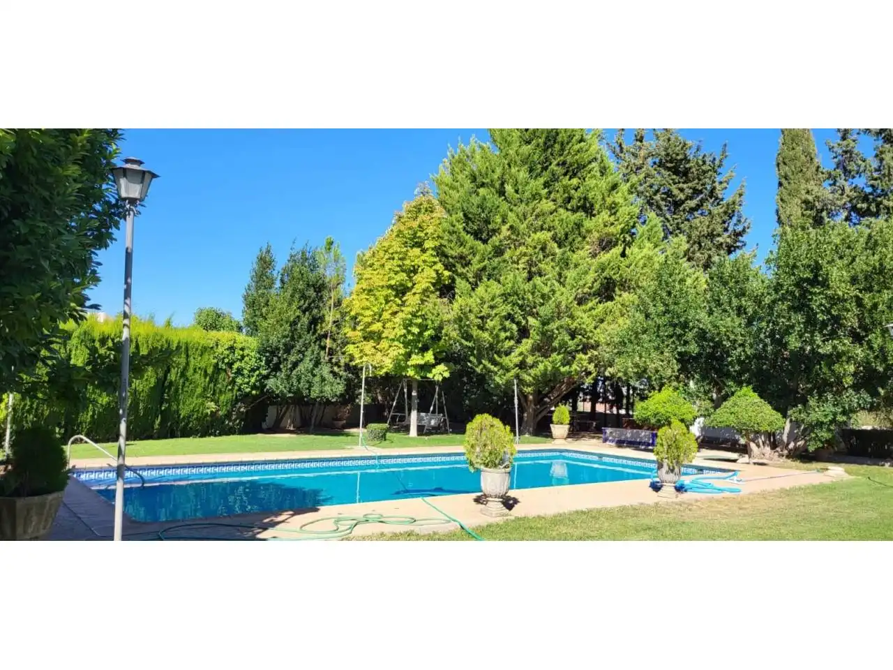 Piscina de Casa o xalet en venda en Baza amb Calefacció, Jardí privat i Terrassa