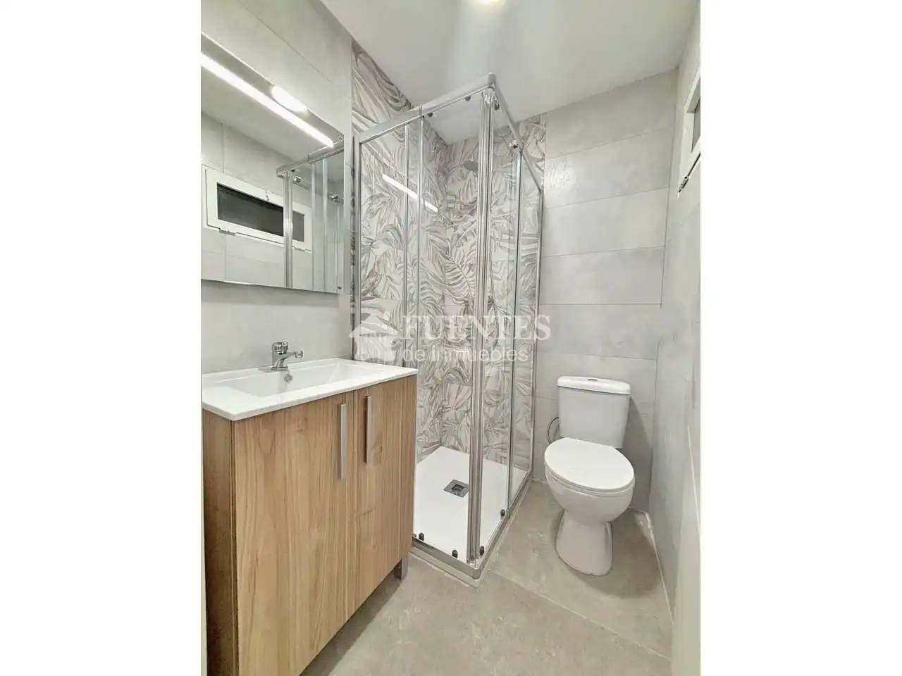Baño de Piso en venta en Alicante / Alacant con Trastero y Alarma