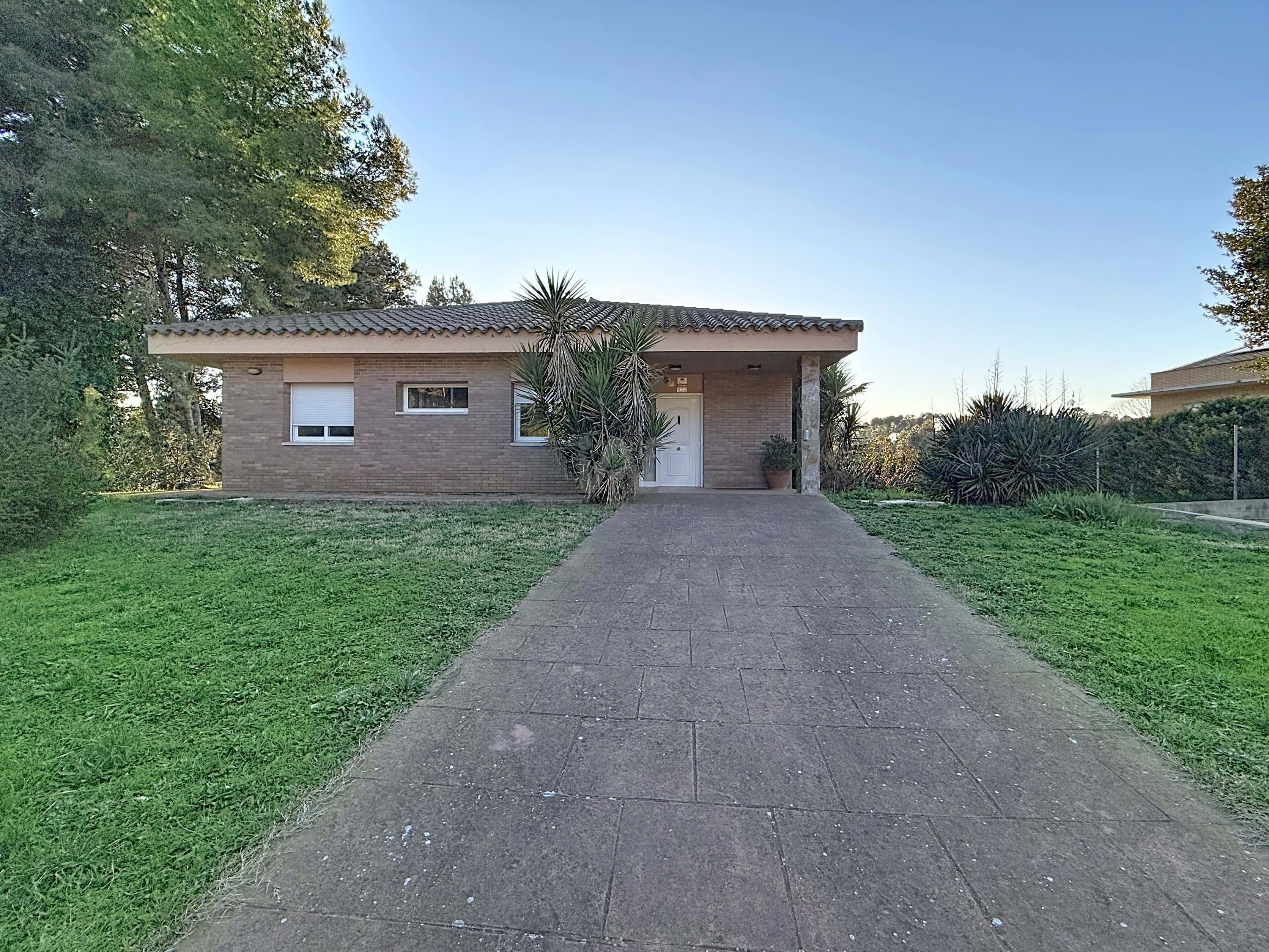Vista exterior de Casa o xalet en venda en Sabadell amb Aire condicionat, Calefacció i Terrassa