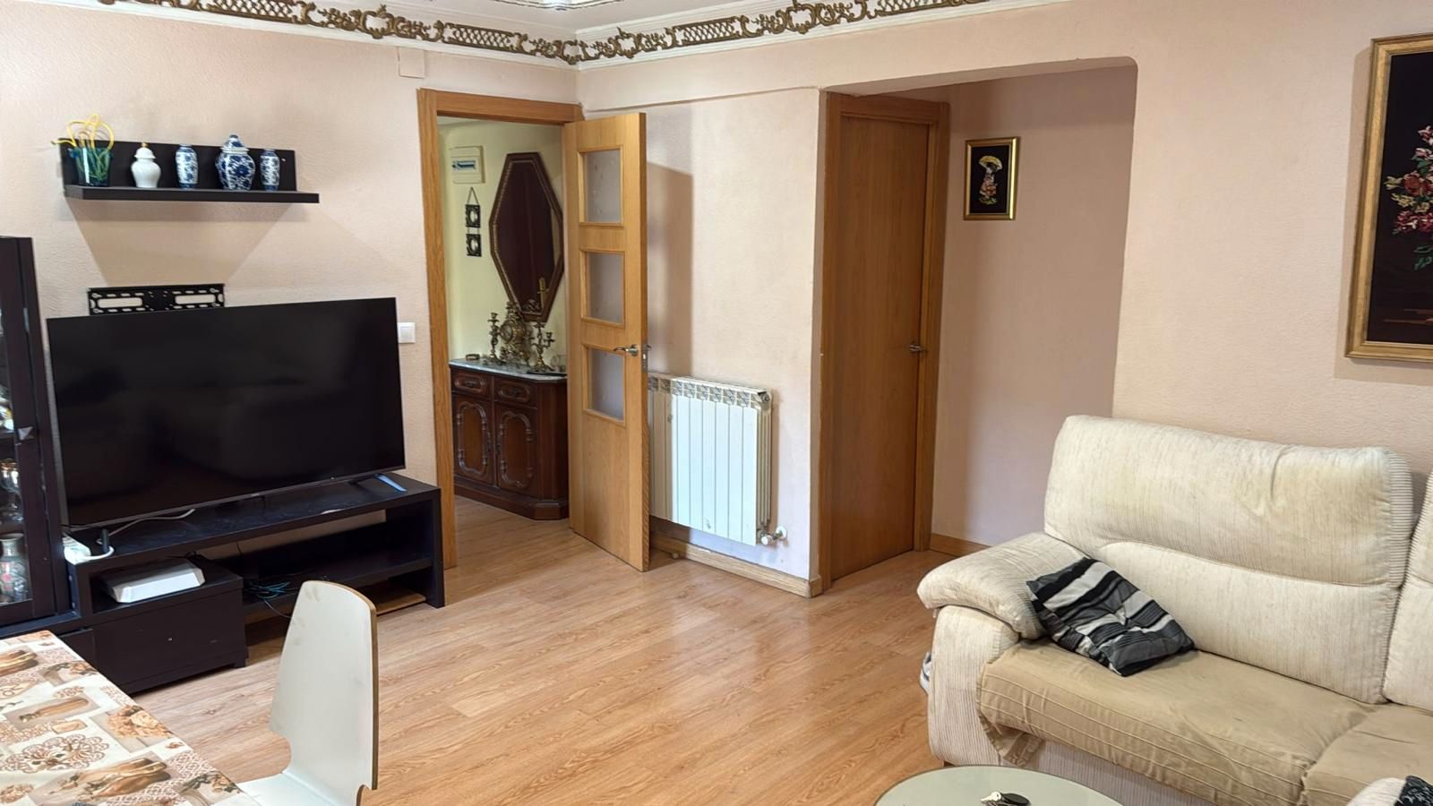 Living room of Flat for sale in Salamanca Capital  with Heating, Parquet flooring and Balcony