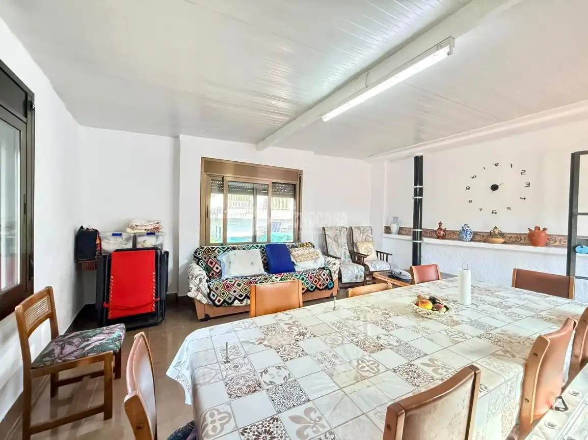 Sala de estar de Casa o chalet en venta en Vilanova i la Geltrú con Aire acondicionado, Terraza y Piscina