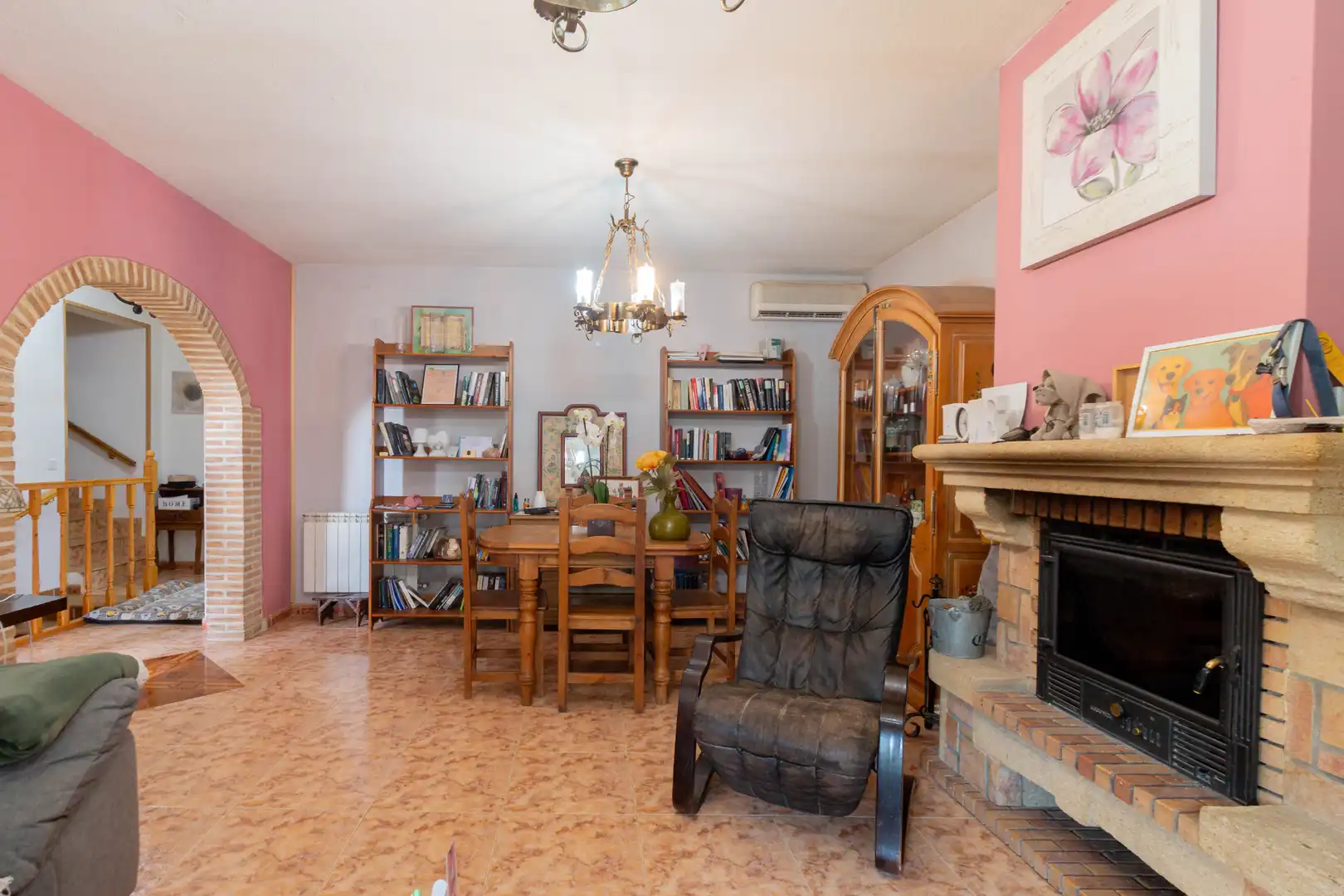 Sala de estar de Casa o chalet en venta en Nuevo Baztán con Aire acondicionado, Calefacción y Jardín privado