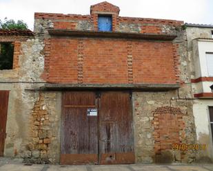 Vista exterior de Casa adosada en venda en Frías amb Jardí privat