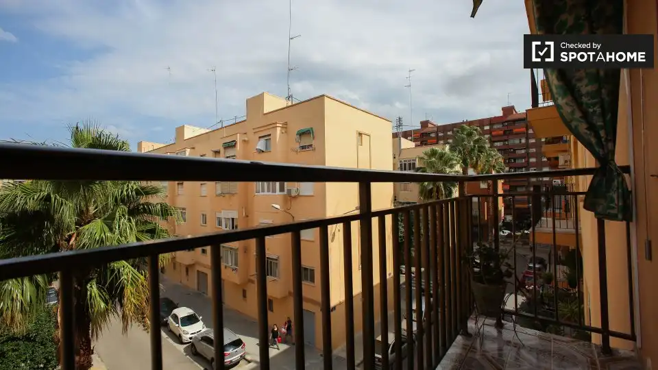 Terrassa de Pis de lloguer en Valencia amb Aire condicionat, Calefacció i Moblat