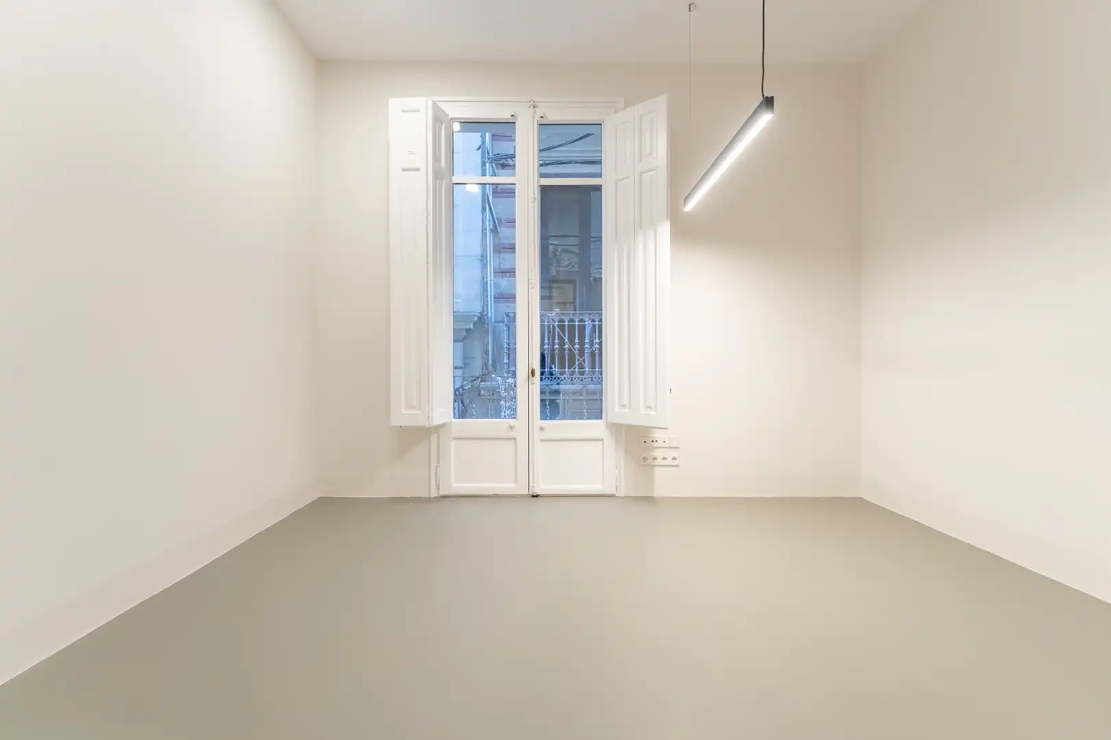 Büro zur Miete in Reus mit Klimaanlage, Heizung und Balkon