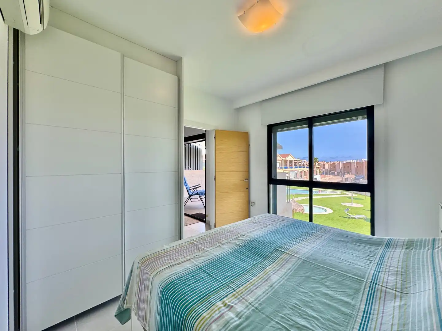 Dormitori de Apartament en venda en Orihuela amb Jardí privat, Traster i Piscina