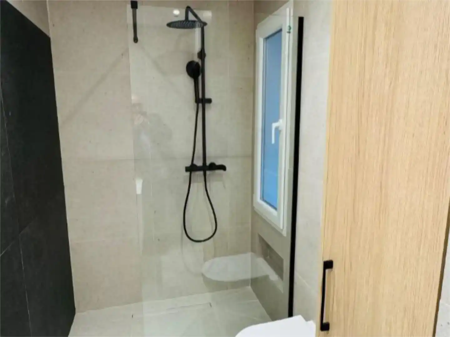 Badezimmer von Wohnung zur Miete in Oviedo 