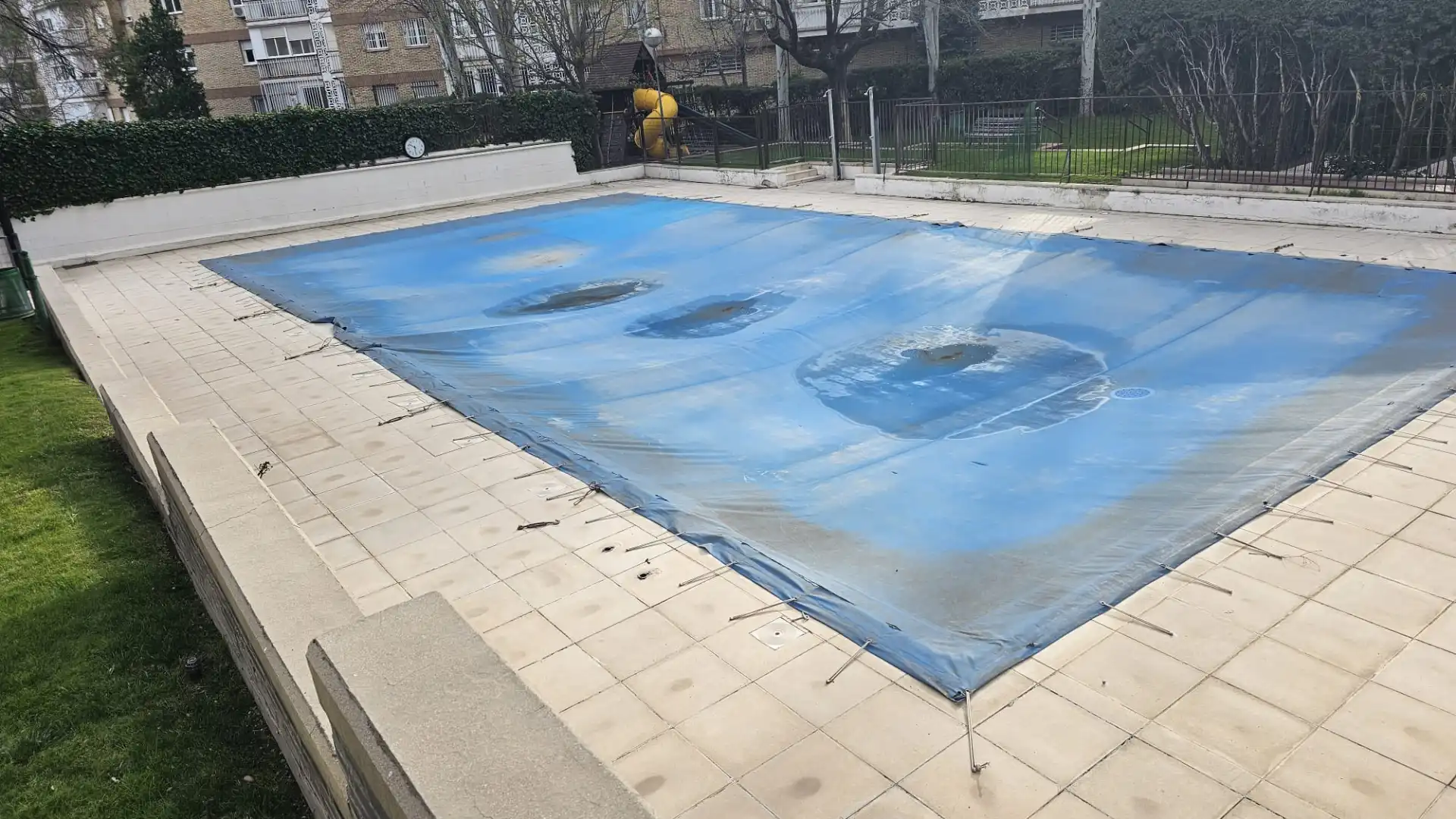 Piscina de Piso en venta en Madrid con Aire acondicionado, Calefacción y Jardín privado