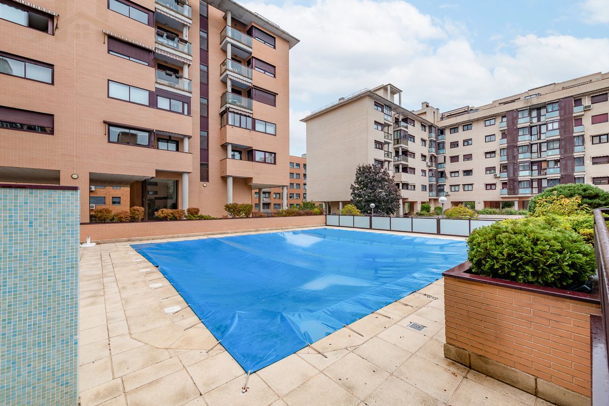 Swimming pool of Flat for sale in Tres Cantos  with Air Conditioner, Heating and Storage room