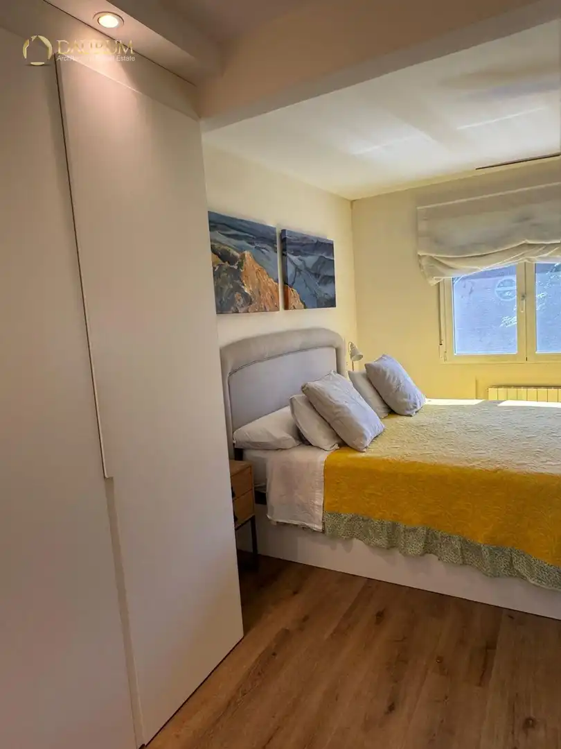 Habitación de Casa adosada en venta en Pozuelo de Alarcón con Aire acondicionado, Calefacción y Jardín privado