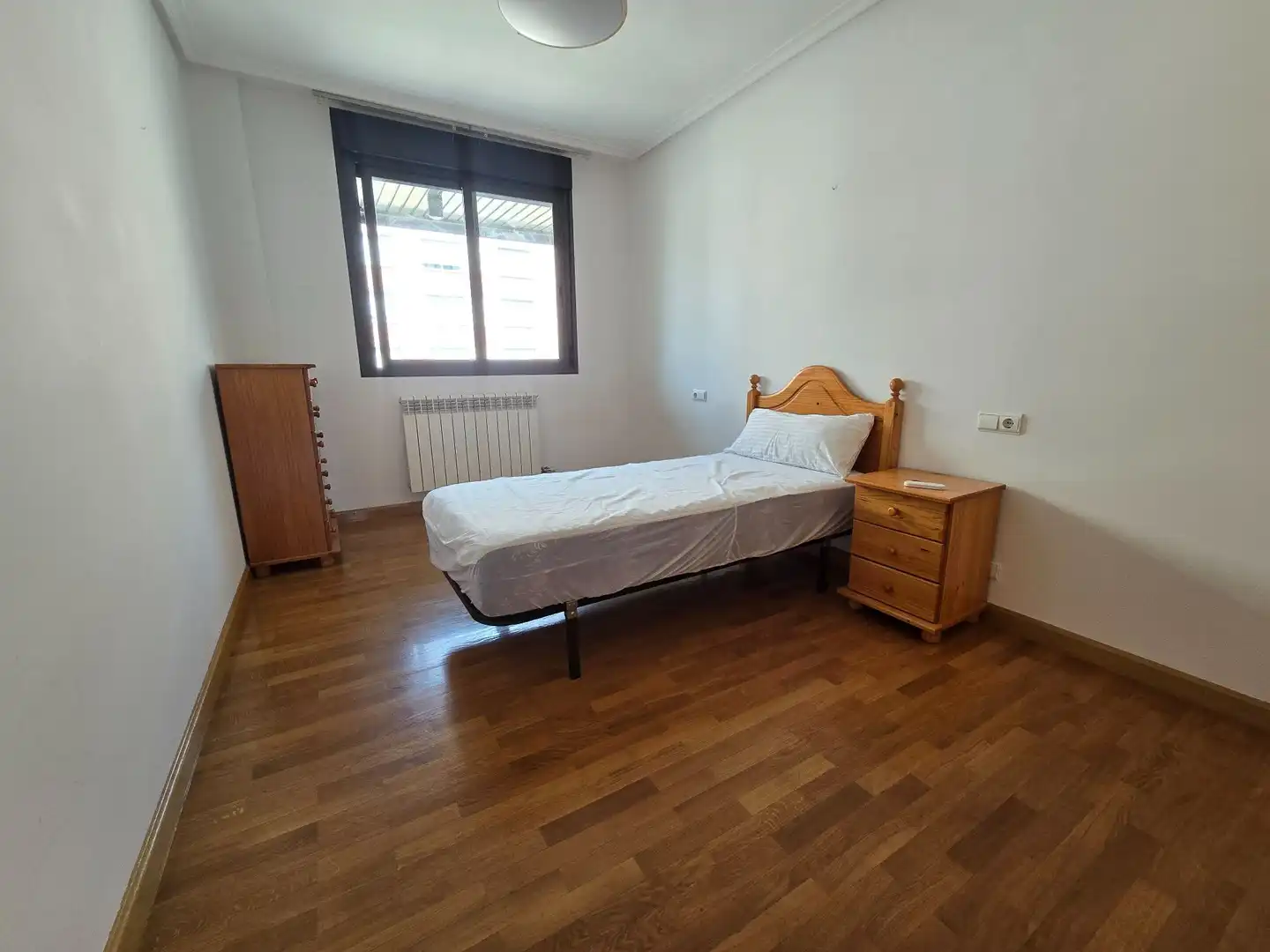 Habitación de Piso de alquiler en  Logroño con Calefacción, Terraza y Trastero