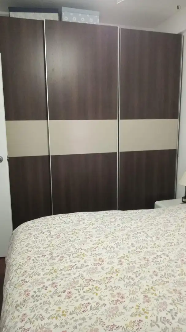 Dormitori de Apartament per a compartir en Barcelona amb Moblat, Forn i Rentadora